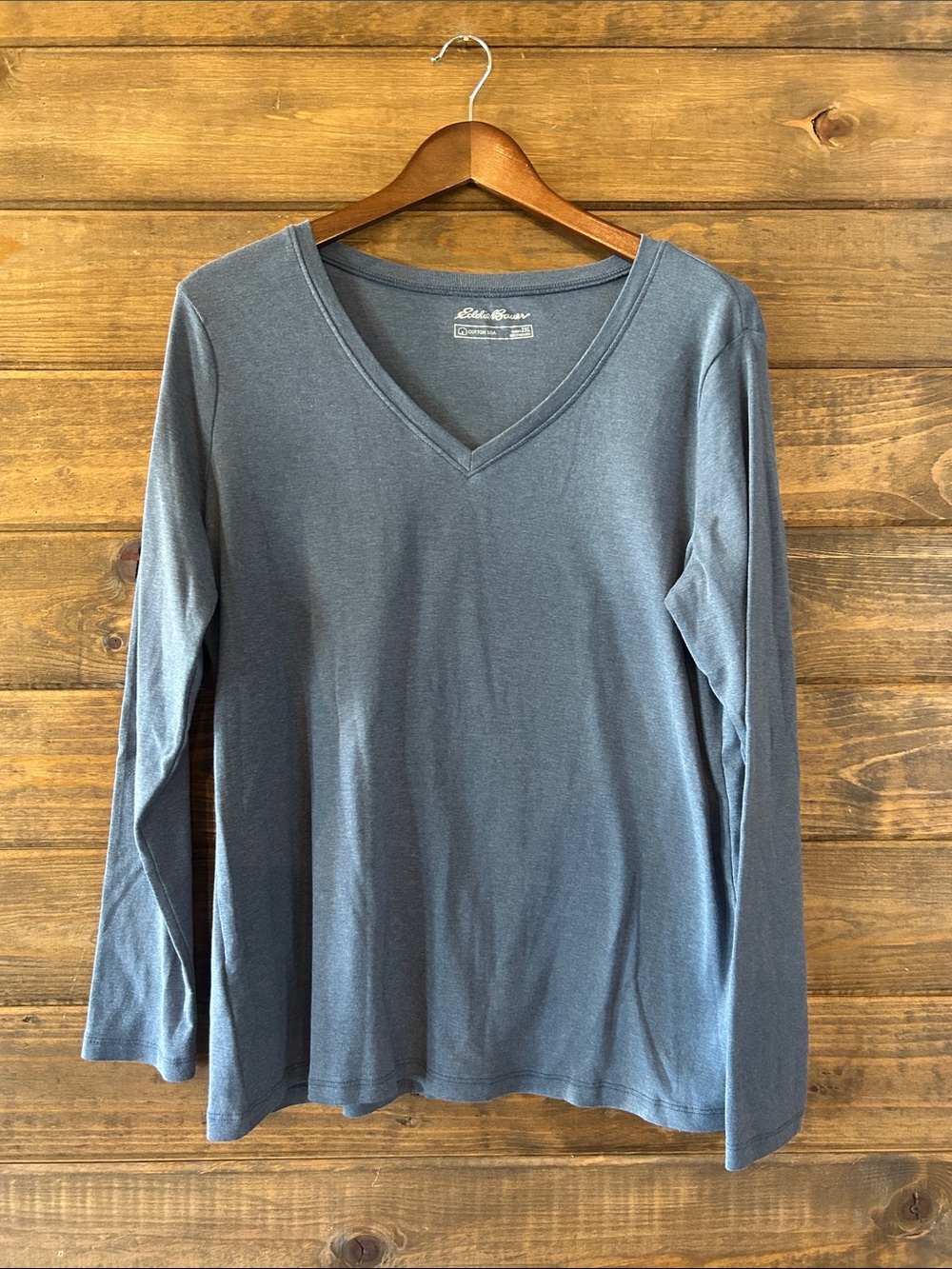 Eddie Bauer Women's Long-Sleeve V-Neck Top in Slate